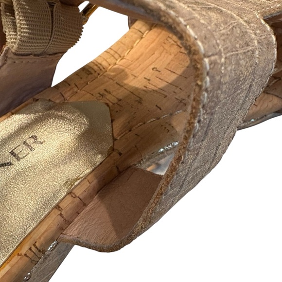 Donald Pliner Olive Wedge Sandals Metallic Gold Rose, Sz 8 - Picture 11 of 15